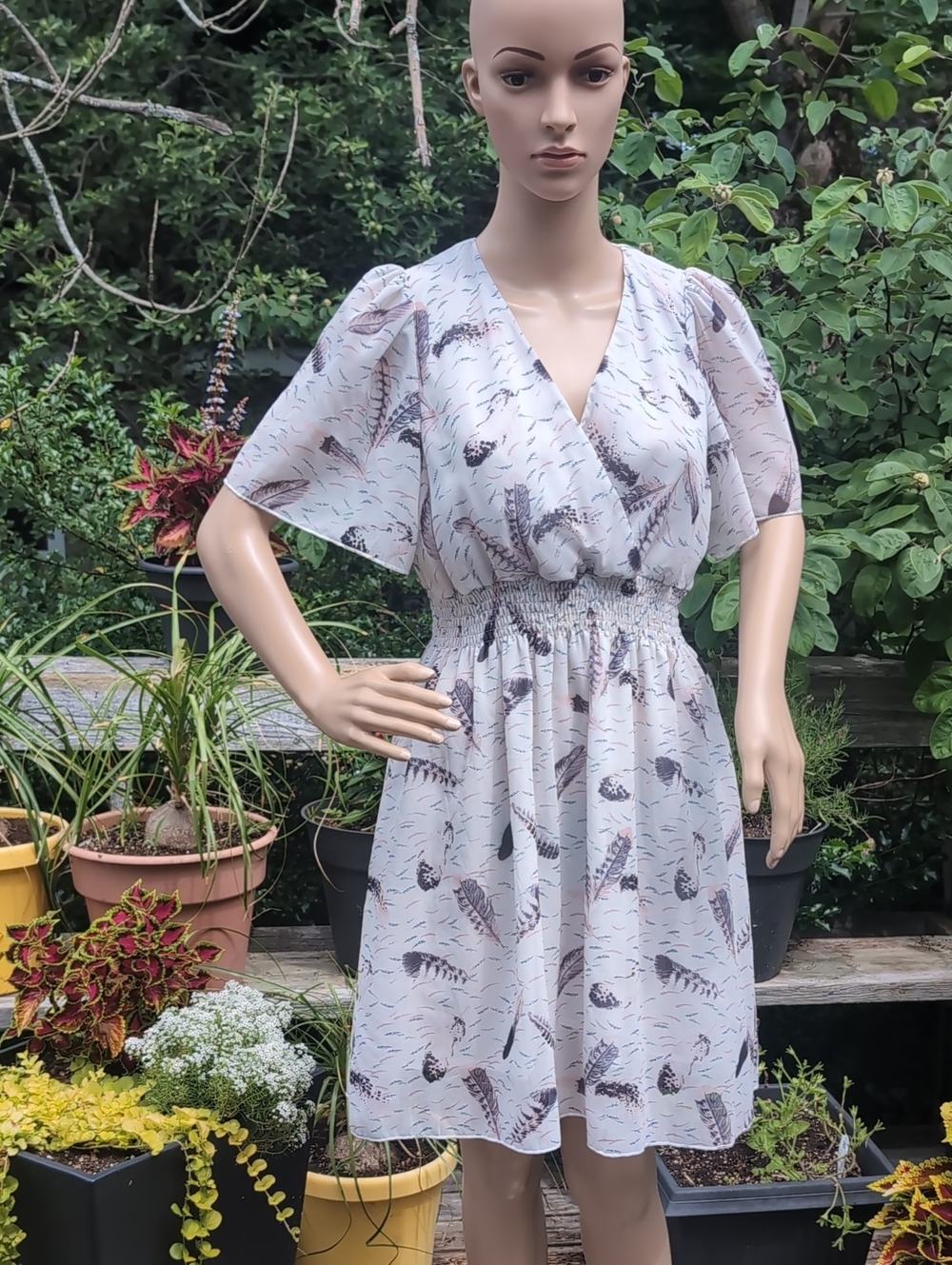 Light Feather-Print Summer Dress in Off White L/XL
